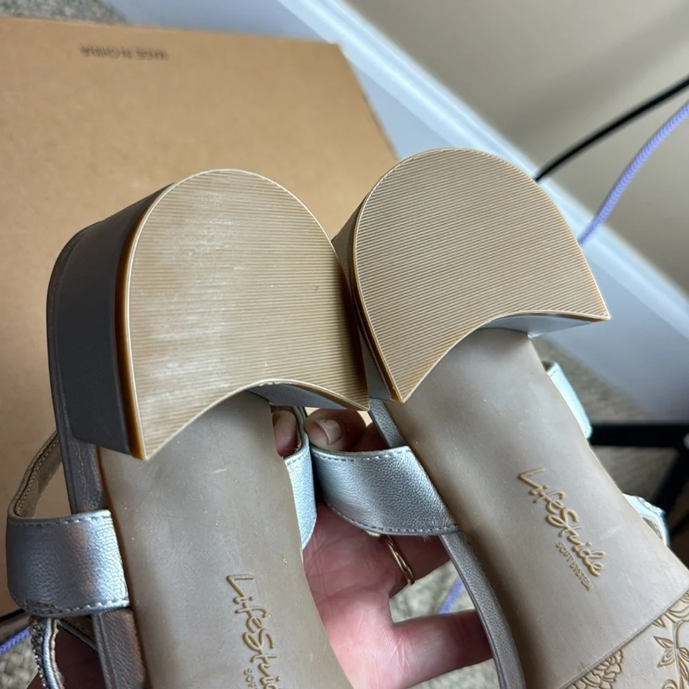 NWOT - Lifestride Womens Joy Strappy Sandal, Silver, Size 8.5W - Picture 14 of 16